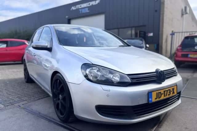 Volkswagen Golf (2009) thumbnail 2