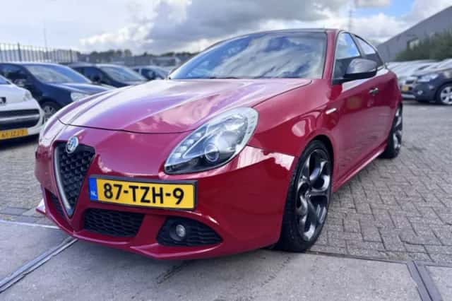 Alfa Romeo Giulietta (2012) thumbnail 1