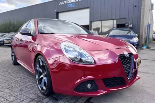Alfa Romeo Giulietta (2012) thumbnail 2