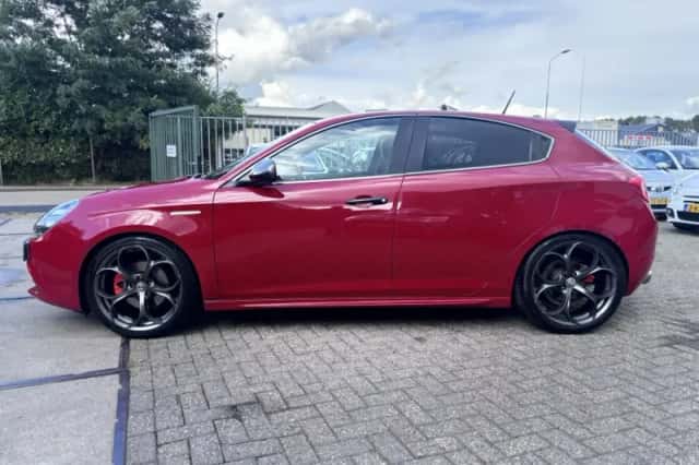 Alfa Romeo Giulietta (2012) thumbnail 3