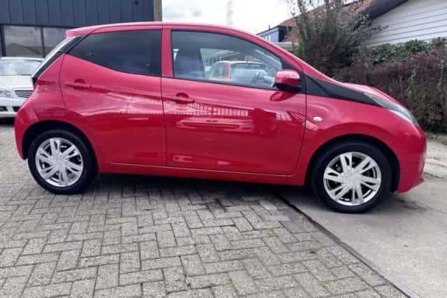 Toyota Aygo (2017) thumbnail 3