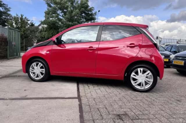 Toyota Aygo (2017) thumbnail 4