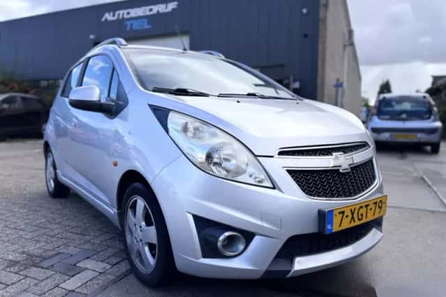 Chevrolet Spark (2010) thumbnail 2