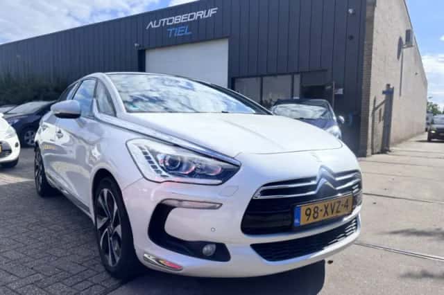 Citroën DS5 (2012) thumbnail 2