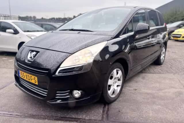 Peugeot 5008 (2012) thumbnail 1