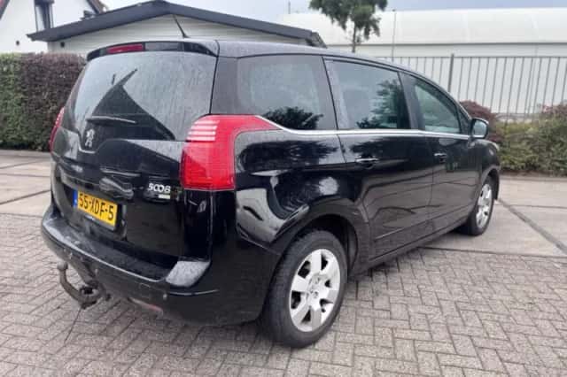 Peugeot 5008 (2012) thumbnail 5