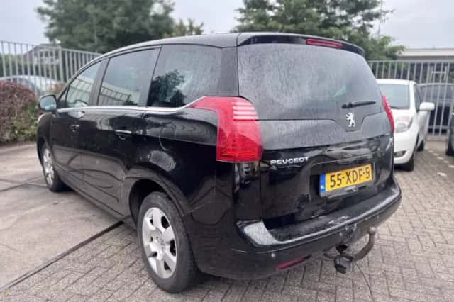 Peugeot 5008 (2012) thumbnail 6