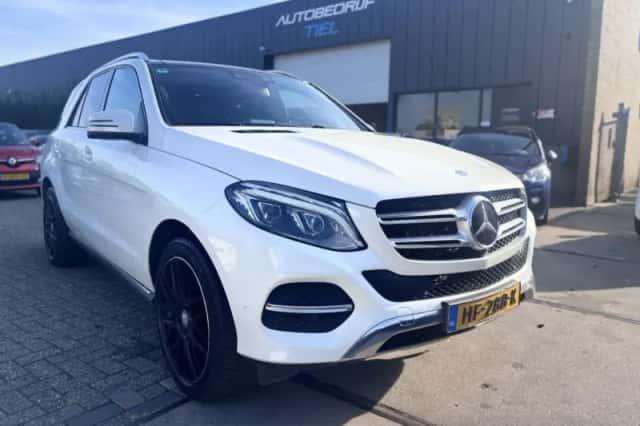 Mercedes-Benz GLE-Klasse (2015) thumbnail 2