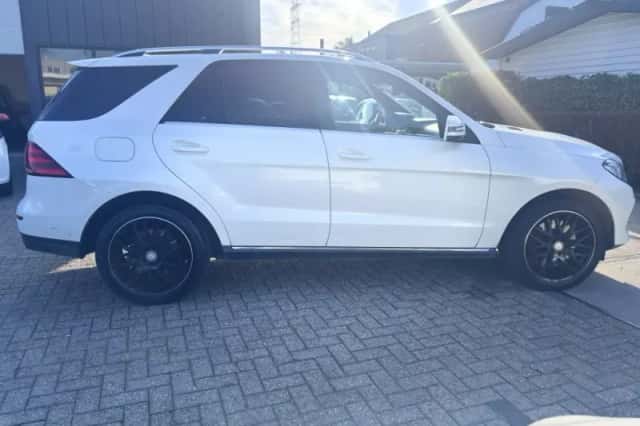 Mercedes-Benz GLE-Klasse (2015) thumbnail 3