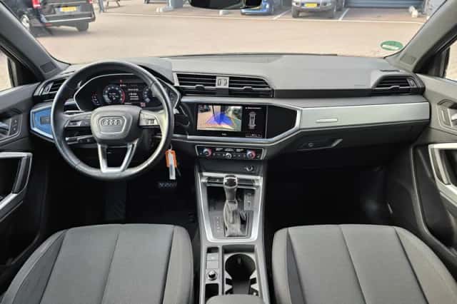 Audi Q3 (2019) thumbnail 2