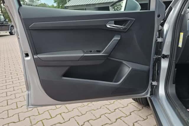 SEAT Arona (2018) thumbnail 5