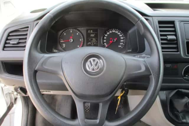 Volkswagen Transporter (2018) thumbnail 4