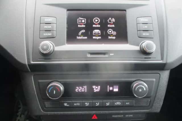 SEAT Ibiza (2016) thumbnail 5