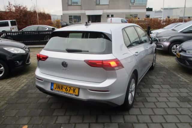 Volkswagen Golf (2023) thumbnail 2