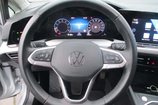 Volkswagen Golf (2023) thumbnail 6