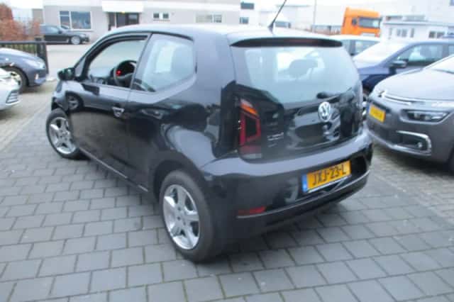 Volkswagen Up! (2017) thumbnail 2