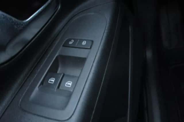 Volkswagen Up! (2015) thumbnail 5