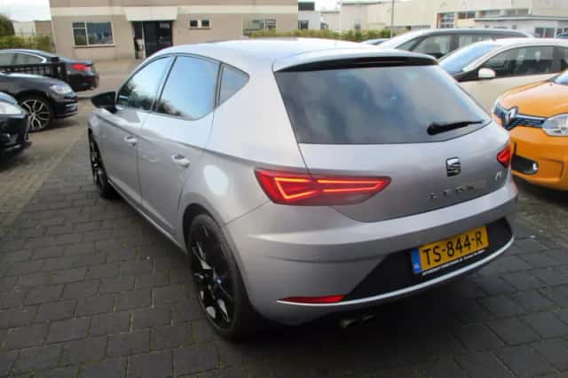 SEAT Leon (2018) thumbnail 2