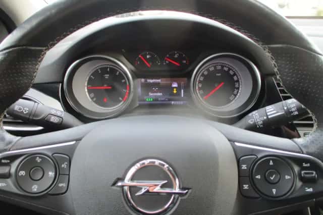 Opel Astra (2018) thumbnail 3