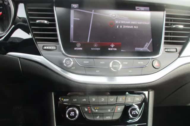 Opel Astra (2018) thumbnail 4