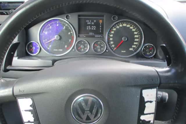 Volkswagen Touareg (2003) thumbnail 3