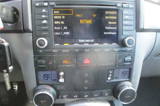Volkswagen Touareg (2003) thumbnail 4