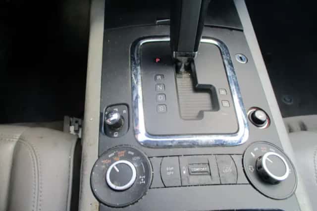 Volkswagen Touareg (2003) thumbnail 5