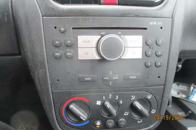 Opel Corsa (2005) thumbnail 4