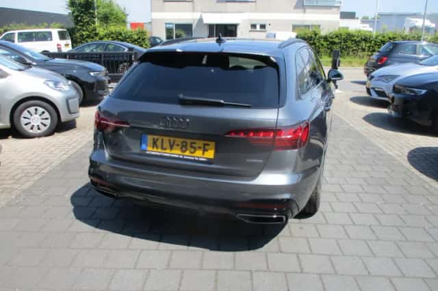 Audi A4 (2025) thumbnail 2