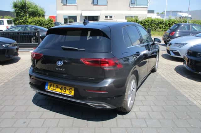 Volkswagen Golf (2024) thumbnail 2