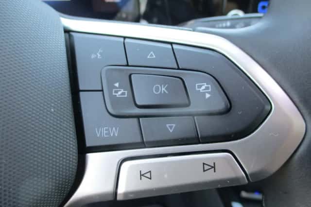 Volkswagen Golf (2024) thumbnail 6