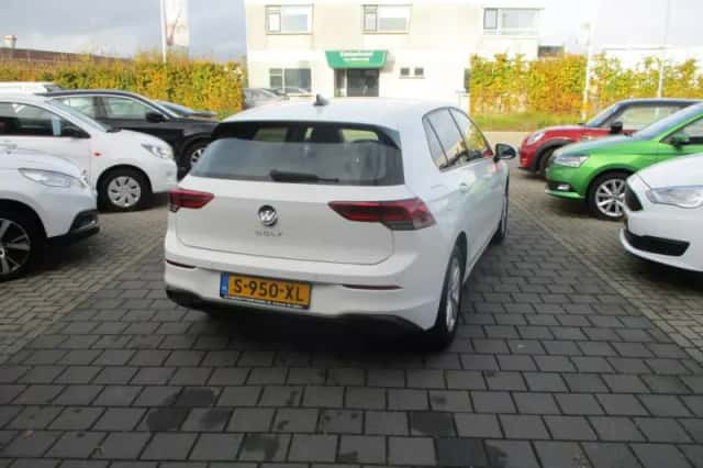 Volkswagen Golf (2021) thumbnail 2