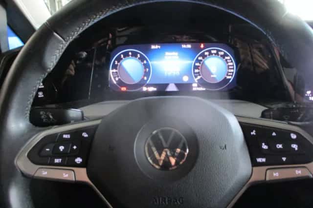 Volkswagen Golf (2021) thumbnail 3