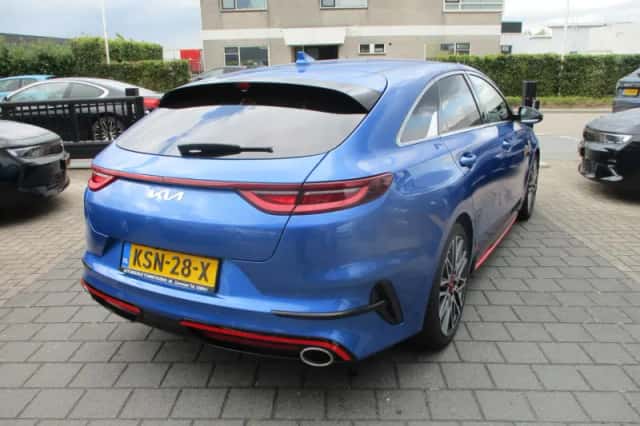 Kia ProCeed (2023) thumbnail 2
