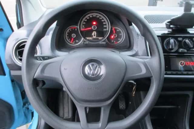 Volkswagen Up! (2019) thumbnail 3