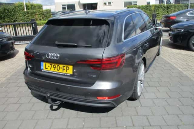 Audi A4 (2018) thumbnail 2