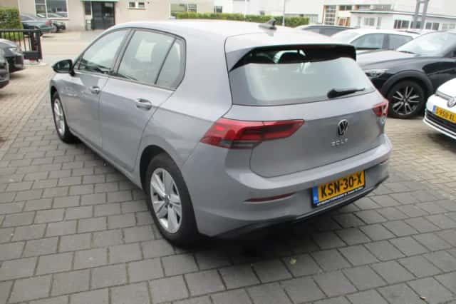 Volkswagen Golf (2021) thumbnail 2