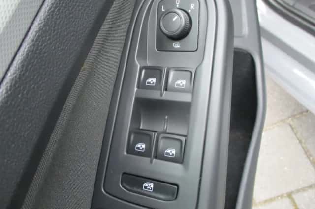 Volkswagen Golf (2021) thumbnail 6