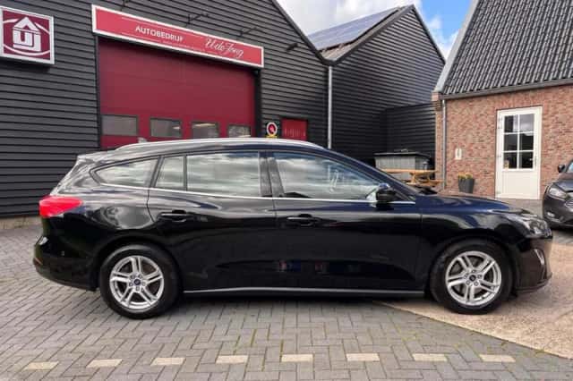 Ford Focus (2019) thumbnail 2