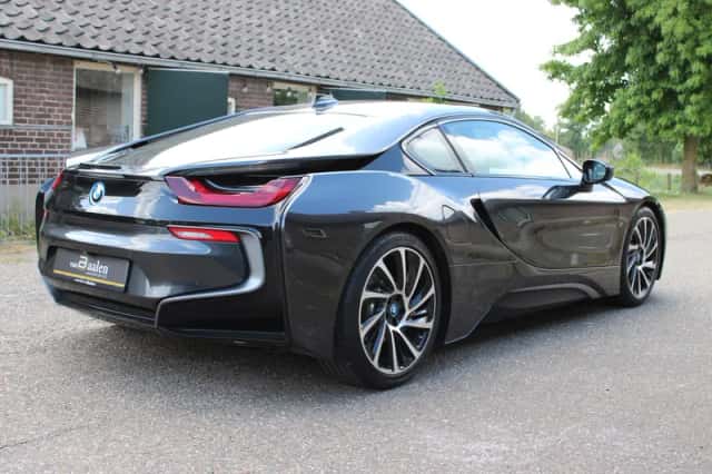 BMW i8 (2015) thumbnail 2