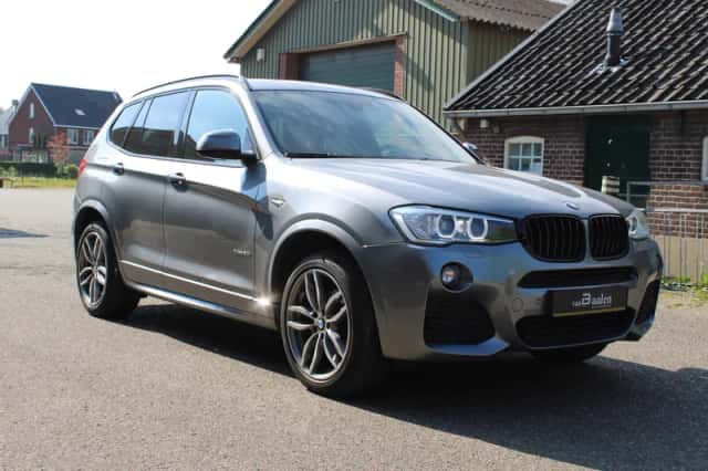 BMW X3 (2016) thumbnail 2
