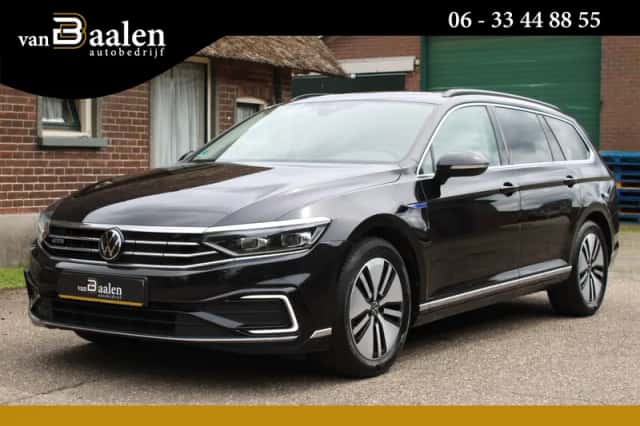 Volkswagen Passat (2022) thumbnail 1