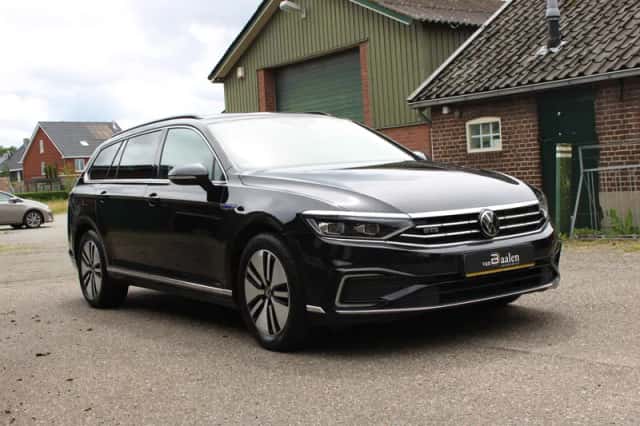 Volkswagen Passat (2022) thumbnail 2