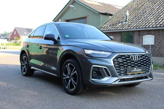 Audi Q5 (2022) thumbnail 2