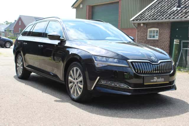 Škoda Superb (2022) thumbnail 2
