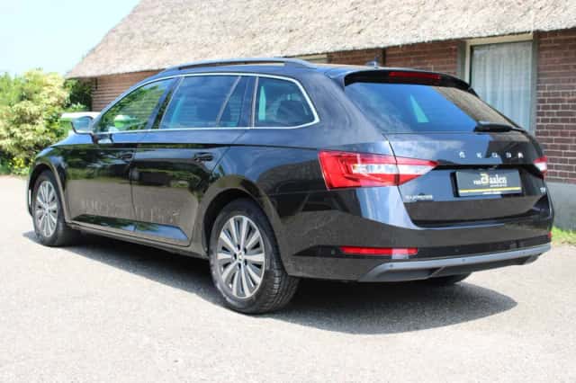 Škoda Superb (2022) thumbnail 4
