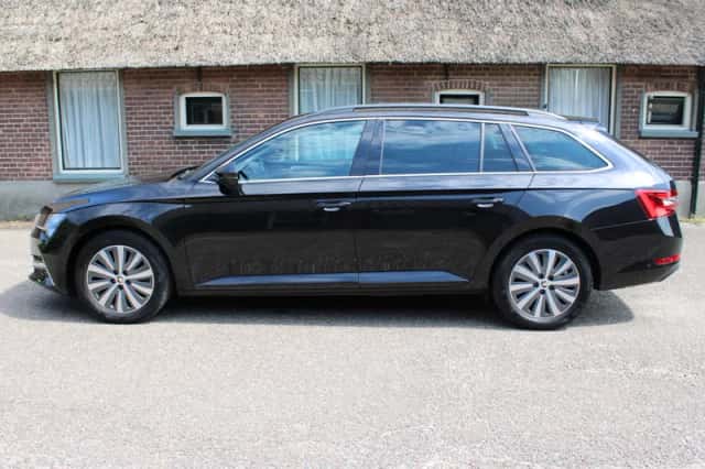 Škoda Superb (2022) thumbnail 5