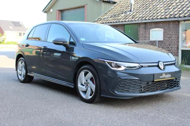 Volkswagen Golf (2022) thumbnail 2