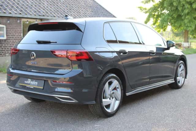Volkswagen Golf (2022) thumbnail 4