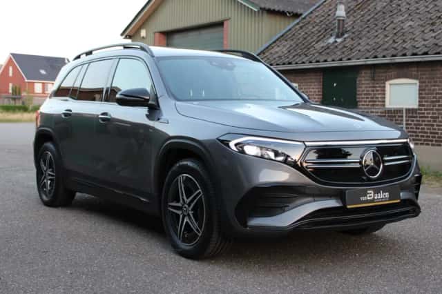 Mercedes-Benz EQB (2022) thumbnail 2